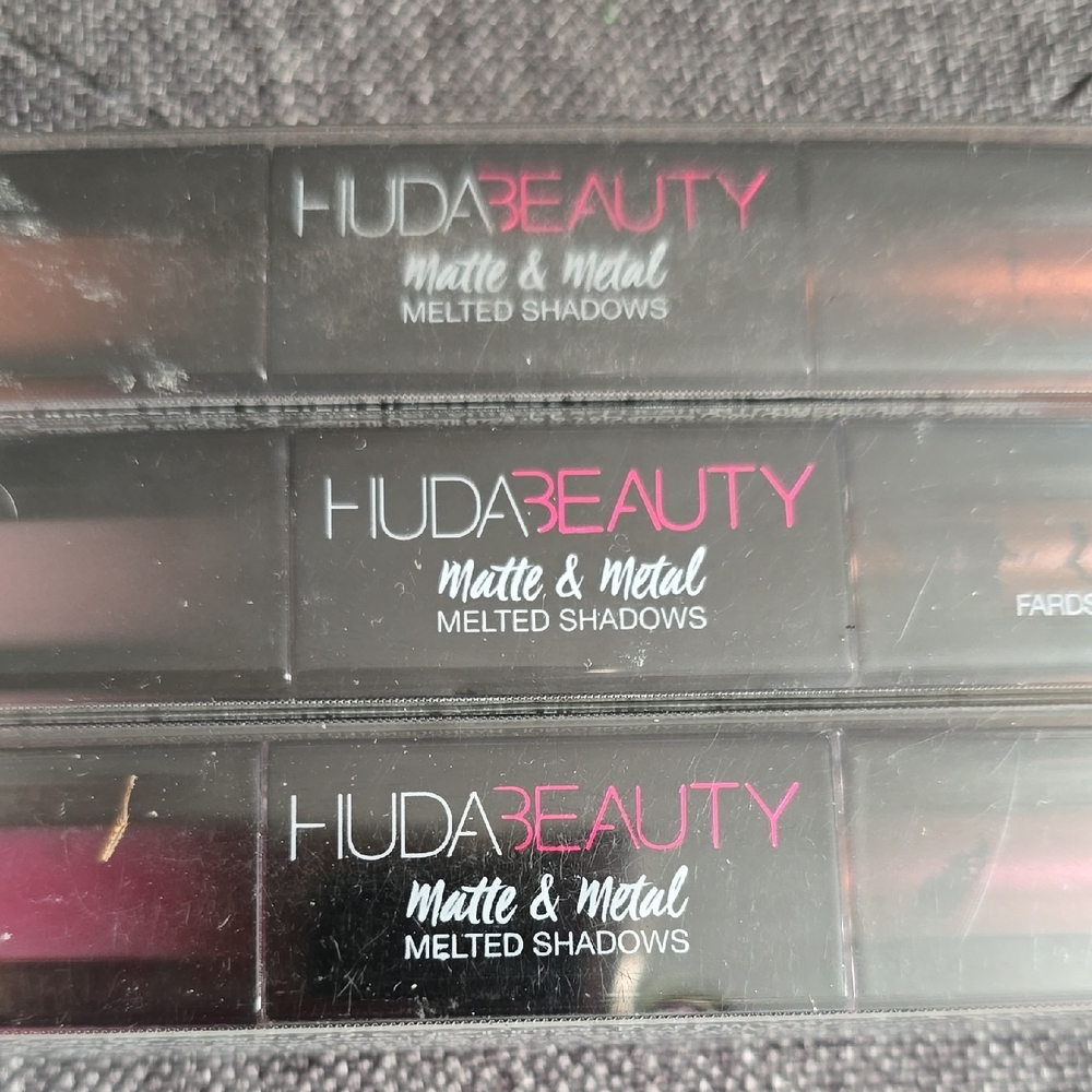 HUDA BEAUTY Matte & Metal Shadows You Choose